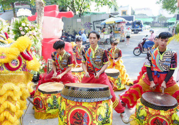 Khai trương